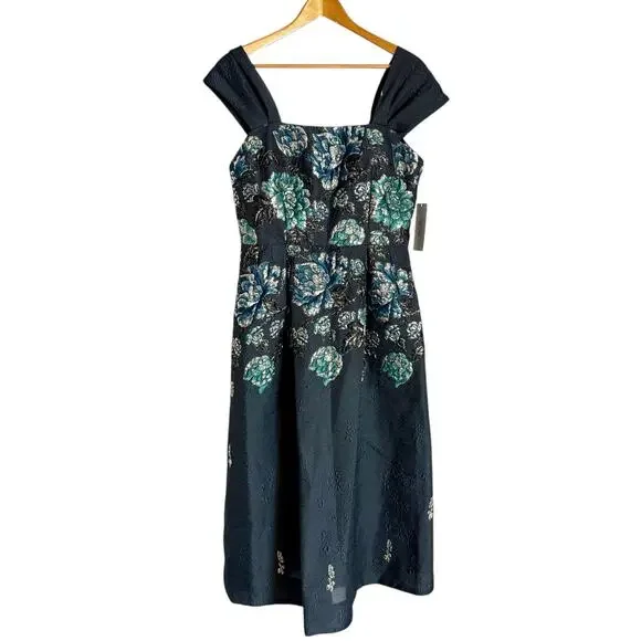 long sleeve fitted velvet dress NAILA VELVET BODYCON MAXI DRESS | CULT MIA main image 1